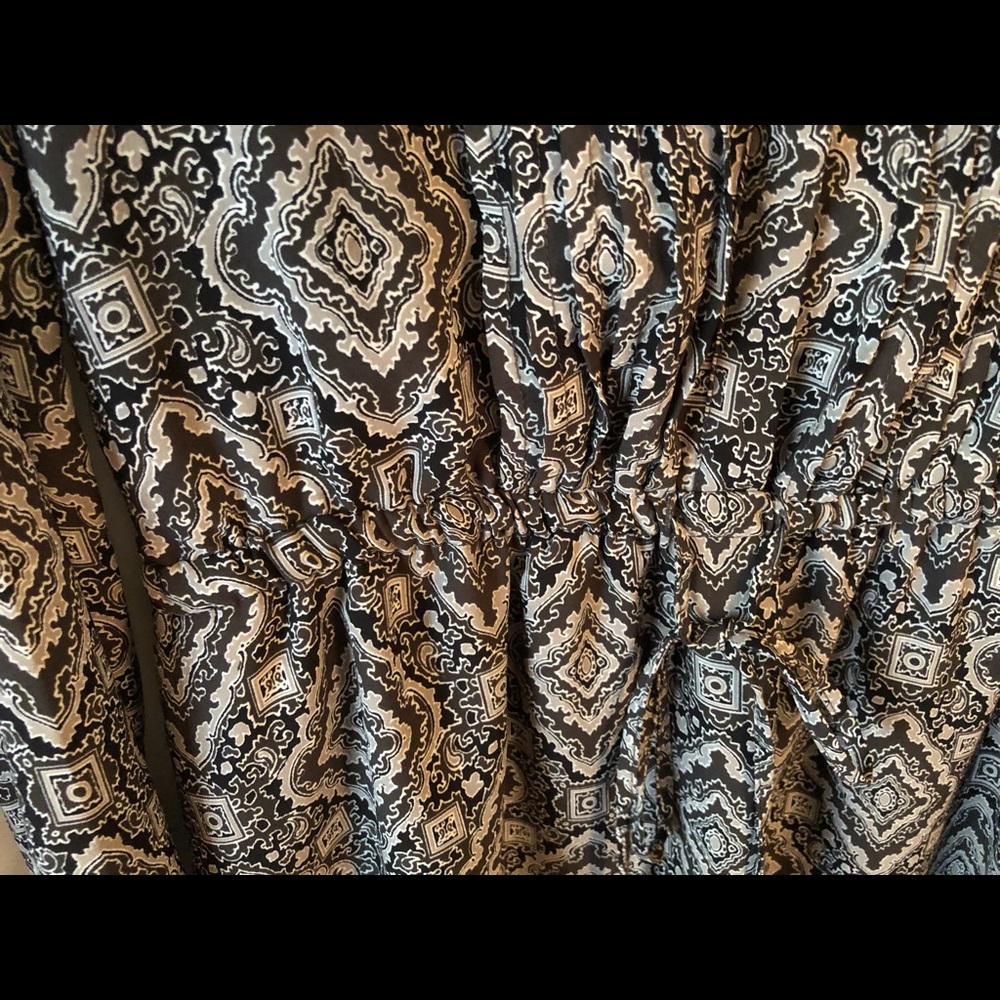 Black, white and gray print Gap dress - Picture 5 of 6